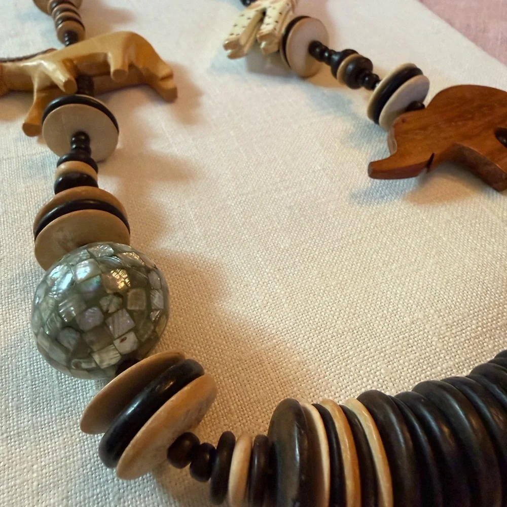 Vintage Craved Wood African Necklace Safari Animal Bead Black & Natural Wood - Picture 8 of 13